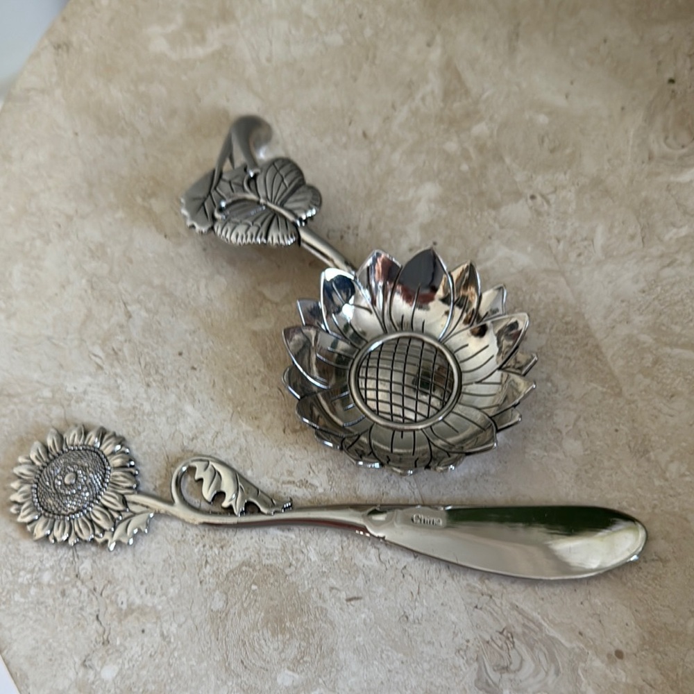 Sunflower Butter Knife Set 🌻 NWOT